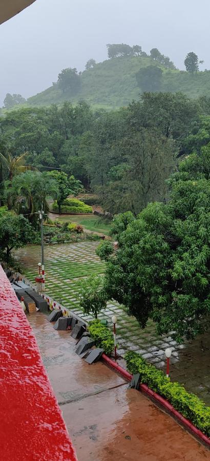 Golden Resort&Farm Nashik Exterior foto