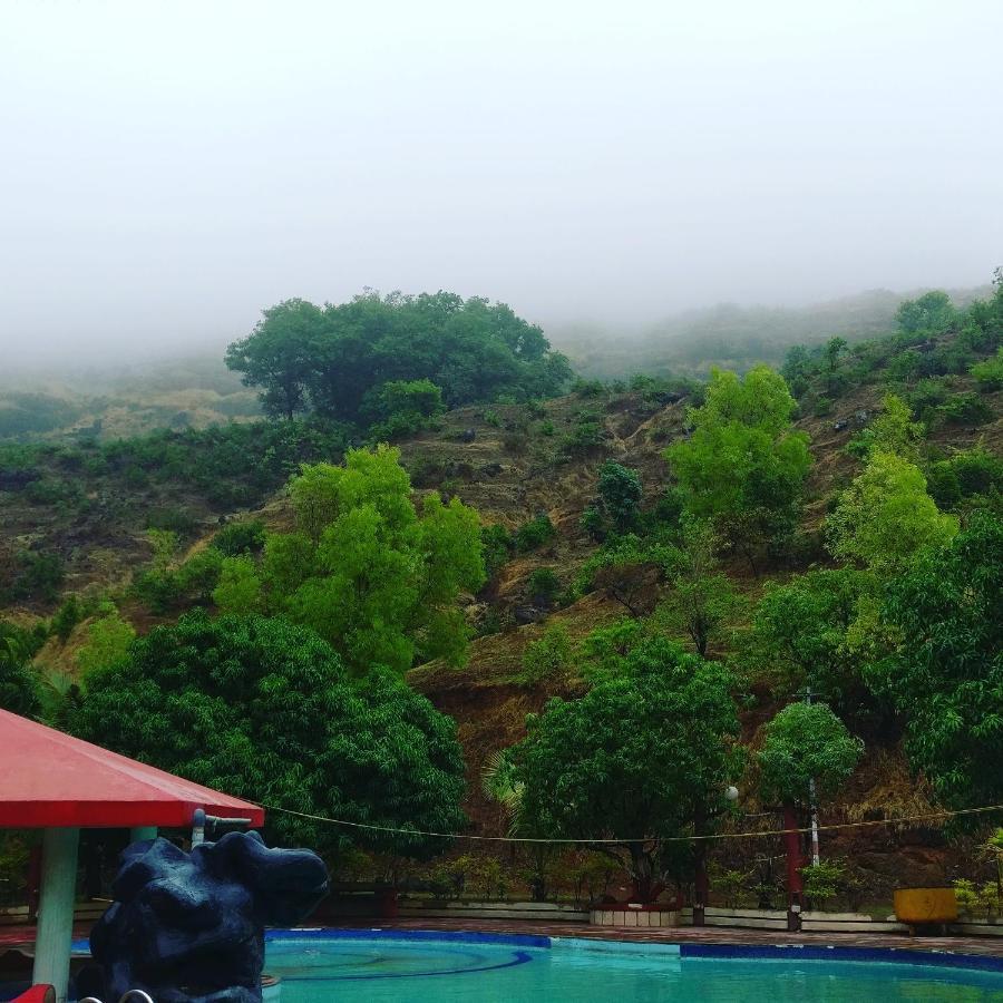 Golden Resort&Farm Nashik Exterior foto